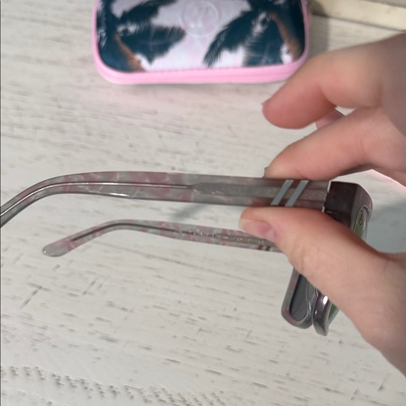 Blenders Pretty Gangsta polarized sunglasses, EUC main image 12